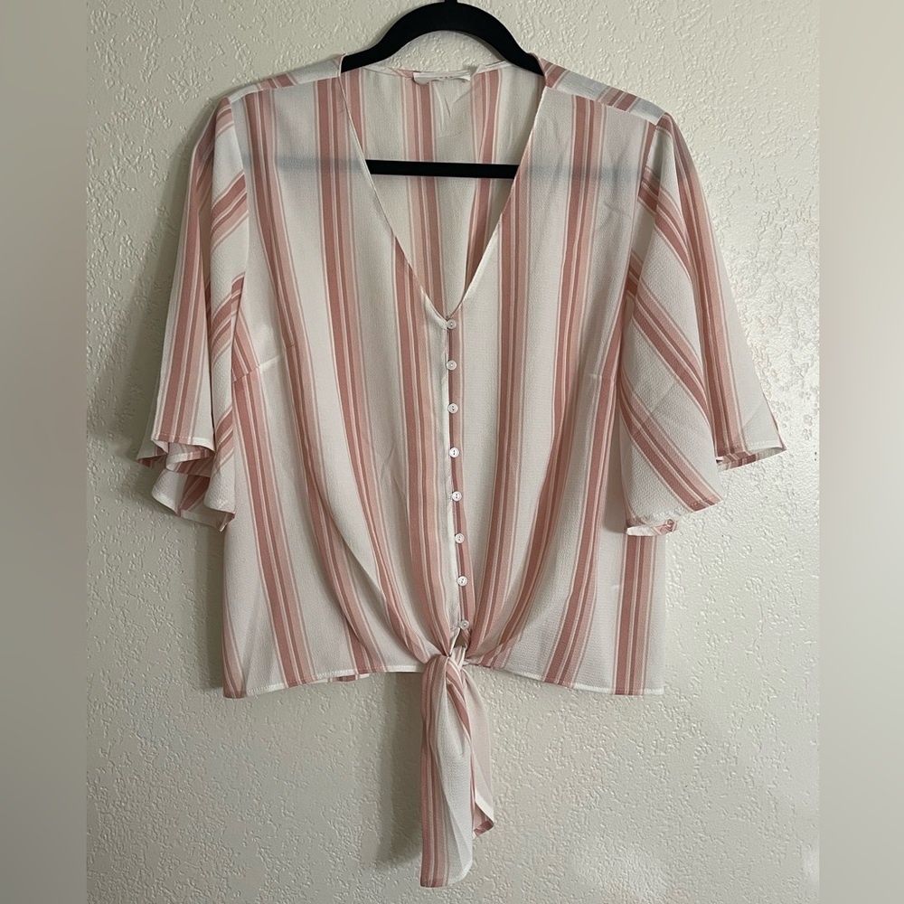 Lush Krisantha Tie Front Blouse - Stitch Fix - Size Medium EUC